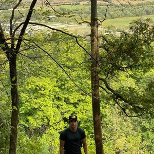 Meet your Posher, Levi